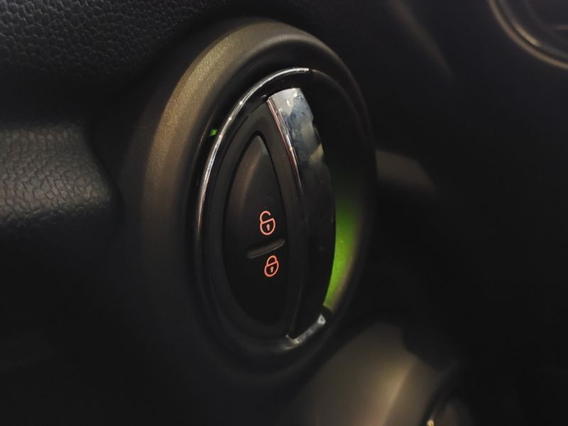 Mini COOPER 1.5 12V TWINPOWER GASOLINA 4P STEPTRONIC 2018/2019 BETIOLO NOVOS E SEMINOVOS LAJEADO / Carros no Vale