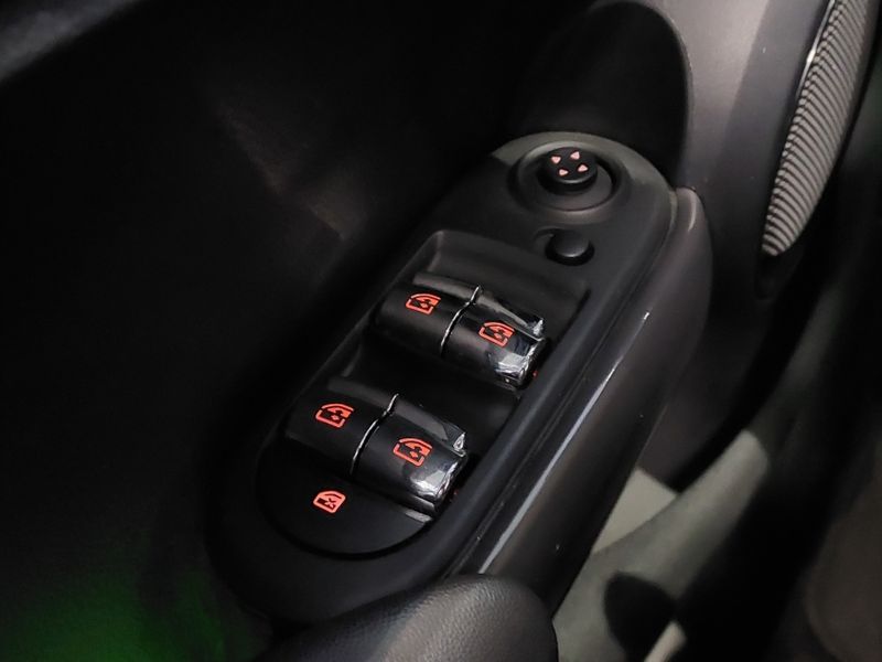 Mini COOPER 1.5 12V TWINPOWER GASOLINA 4P STEPTRONIC 2018/2019 BETIOLO NOVOS E SEMINOVOS LAJEADO / Carros no Vale