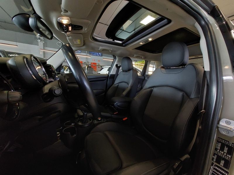 Mini COOPER 1.5 12V TWINPOWER GASOLINA 4P STEPTRONIC 2018/2019 BETIOLO NOVOS E SEMINOVOS LAJEADO / Carros no Vale