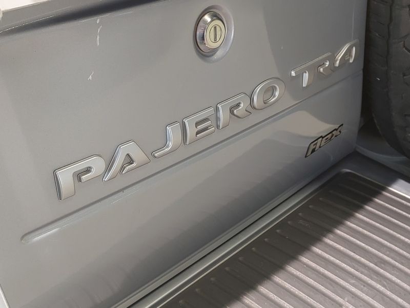 Mitsubishi PAJERO TR4 2.0 4X2 16V 140CV FLEX 4P AUTOMÁTICO 2012/2013 BETIOLO NOVOS E SEMINOVOS LAJEADO / Carros no Vale Mitsubishi PAJERO TR4 2.0 4X2 16V 140CV FLEX 4P AUTOMÁTICO 2012/2013 BETIOLO NOVOS E SEMINOVOS LAJEADO / Carros no Vale