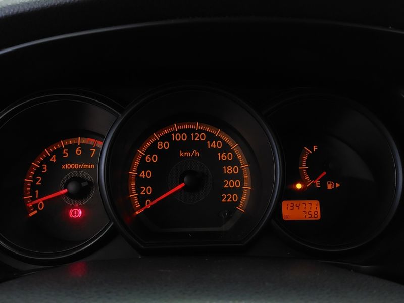 Nissan LIVINA 1.6 16V FLEX 4P MANUAL 2012/2012 BETIOLO NOVOS E SEMINOVOS LAJEADO / Carros no Vale