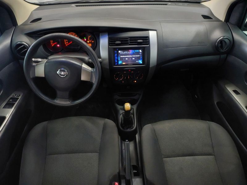 Nissan LIVINA 1.6 16V FLEX 4P MANUAL 2012/2012 BETIOLO NOVOS E SEMINOVOS LAJEADO / Carros no Vale