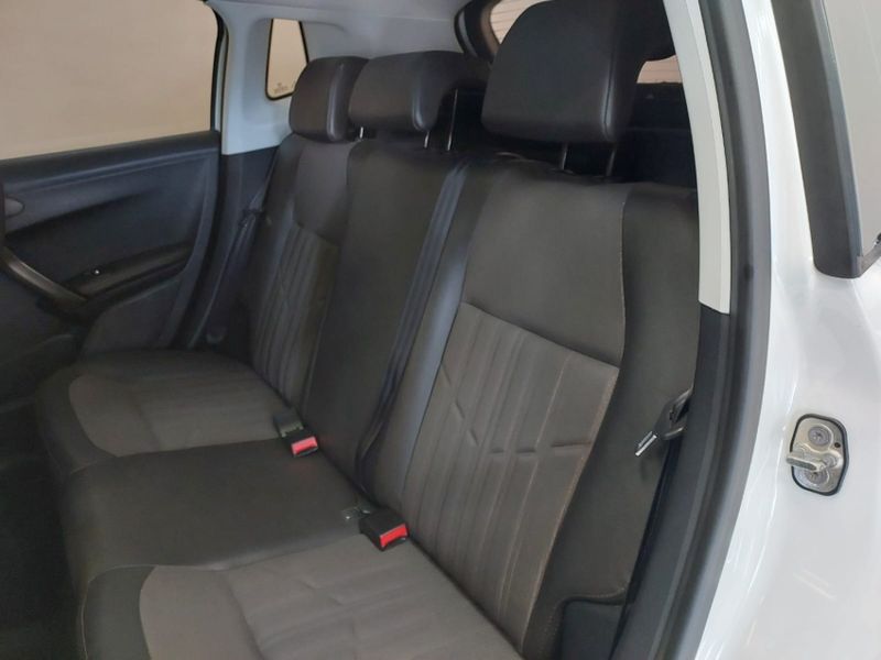 Peugeot 2008 1.6 16V FLEX GRIFFE 4P AUTOMÁTICO 2015/2016 BETIOLO NOVOS E SEMINOVOS LAJEADO / Carros no Vale