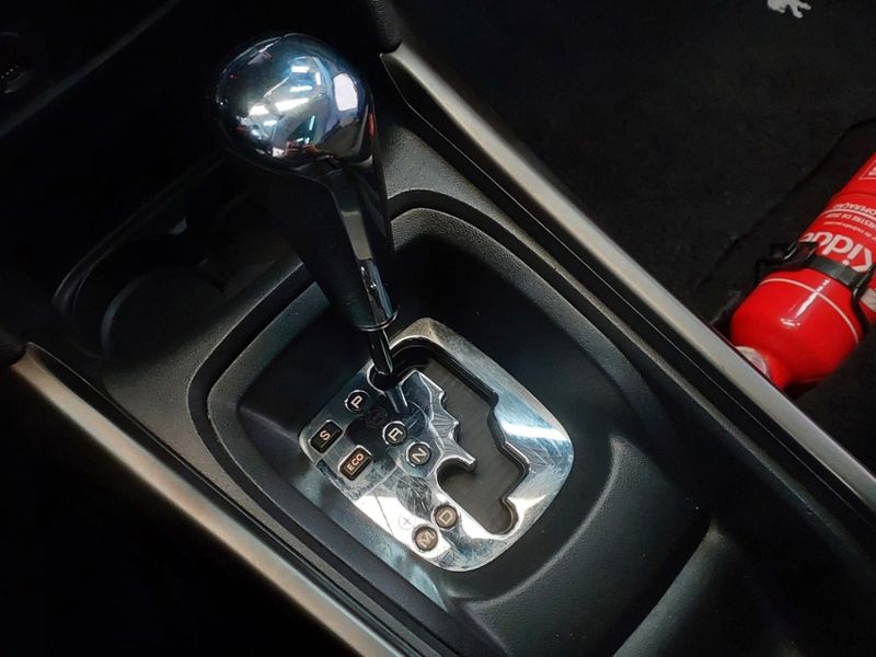 Peugeot 2008 1.6 16V FLEX GRIFFE 4P AUTOMÁTICO 2015/2016 BETIOLO NOVOS E SEMINOVOS LAJEADO / Carros no Vale