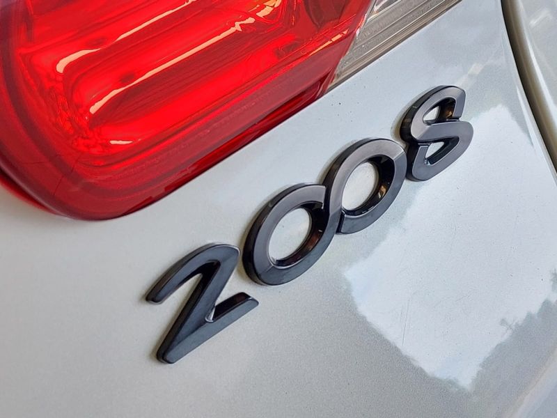 Peugeot 2008 1.6 16V FLEX GRIFFE 4P AUTOMÁTICO 2015/2016 BETIOLO NOVOS E SEMINOVOS LAJEADO / Carros no Vale