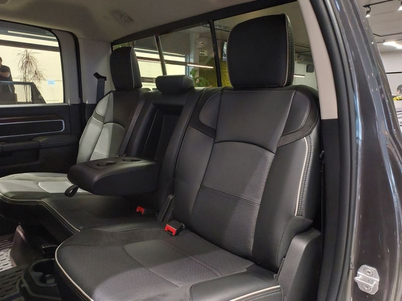 Ram 2500 6.7 I6 TURBO DIESEL LARAMIE CD 4X4 AUTOMÁTICO 2024/2024 BETIOLO NOVOS E SEMINOVOS LAJEADO / Carros no Vale Ram 2500 6.7 I6 TURBO DIESEL LARAMIE CD 4X4 AUTOMÁTICO 2024/2024 BETIOLO NOVOS E SEMINOVOS LAJEADO / Carros no Vale