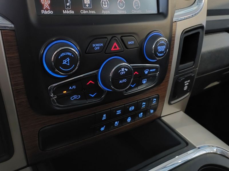 Ram 2500 6.7 LARAMIE 4X4 CD I6 TURBO DIESEL 4P AUTOMÁTICO 2015/2016 BETIOLO NOVOS E SEMINOVOS LAJEADO / Carros no Vale