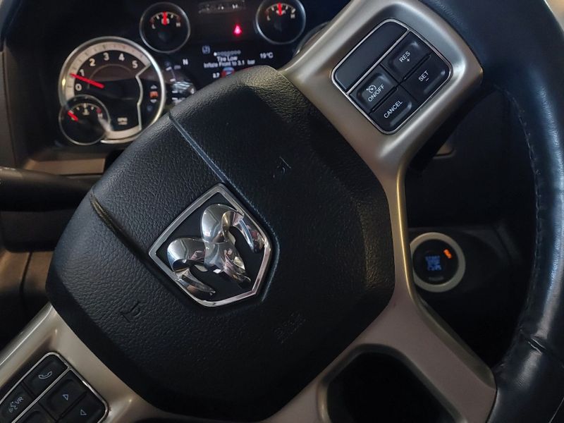 Ram 2500 6.7 LARAMIE 4X4 CD I6 TURBO DIESEL 4P AUTOMÁTICO 2015/2016 BETIOLO NOVOS E SEMINOVOS LAJEADO / Carros no Vale