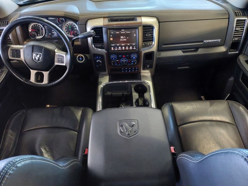 Ram 2500 6.7 LARAMIE 4X4 CD I6 TURBO DIESEL 4P AUTOMÁTICO 2015/2016 BETIOLO NOVOS E SEMINOVOS LAJEADO / Carros no Vale