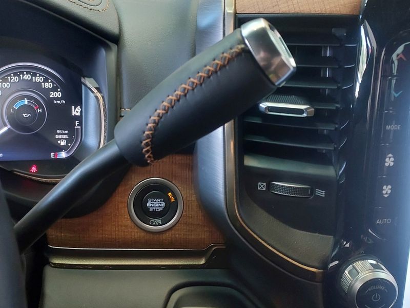 Ram 3500 6.7 I6 TURBO DIESEL LIMITED LONGHORN CD 4X4 AUTOMÁTICO 2024/2024 BETIOLO NOVOS E SEMINOVOS LAJEADO / Carros no Vale Ram 3500 6.7 I6 TURBO DIESEL LIMITED LONGHORN CD 4X4 AUTOMÁTICO 2024/2024 BETIOLO NOVOS E SEMINOVOS LAJEADO / Carros no Vale