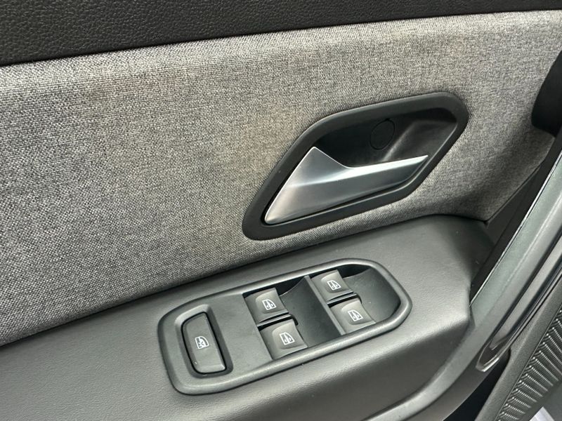 Renault DUSTER 1.3 TCE FLEX ICONIC X-TRONIC 2023/2024 BETIOLO NOVOS E SEMINOVOS LAJEADO / Carros no Vale