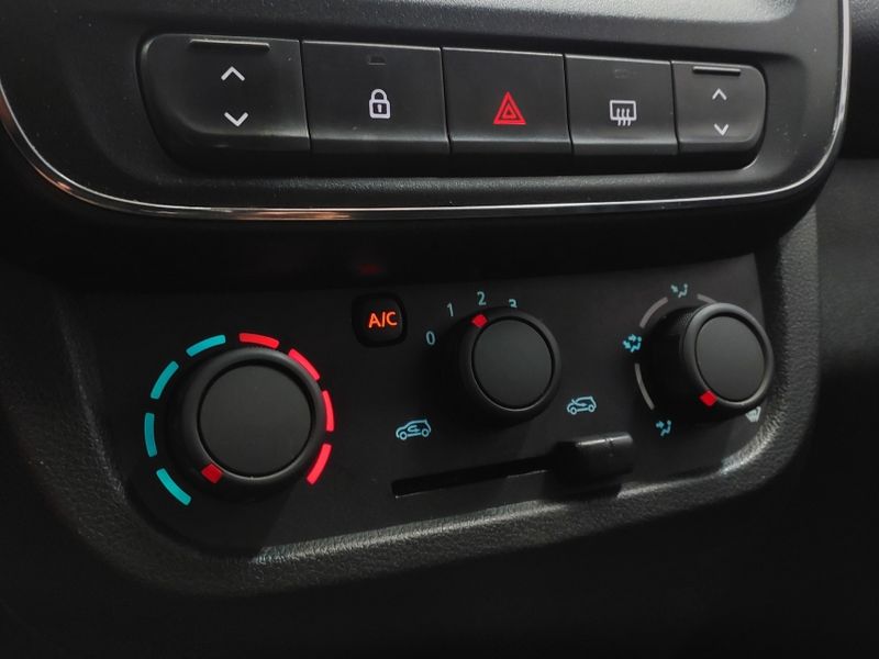 Renault KWID 1.0 12V SCE FLEX ZEN MANUAL 2024/2025 BETIOLO NOVOS E SEMINOVOS LAJEADO / Carros no Vale