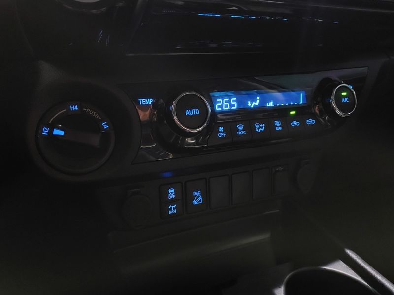 Toyota HILUX 2.8 D-4D TURBO DIESEL CD SRV 4X4 AUTOMÁTICO 2021/2021 BETIOLO NOVOS E SEMINOVOS LAJEADO / Carros no Vale