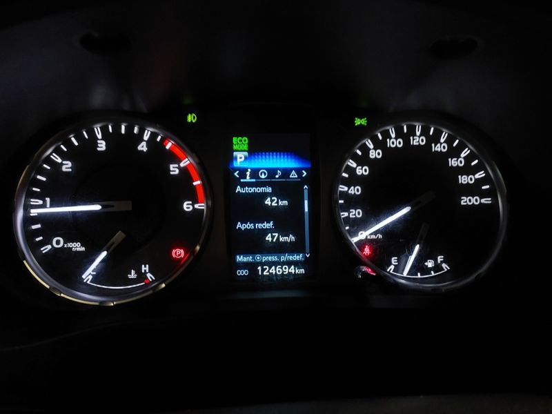 Toyota HILUX 2.8 D-4D TURBO DIESEL CD SRV 4X4 AUTOMÁTICO 2021/2021 BETIOLO NOVOS E SEMINOVOS LAJEADO / Carros no Vale