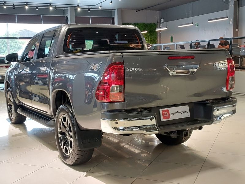 Toyota HILUX 2.8 D-4D TURBO DIESEL CD SRV 4X4 AUTOMÁTICO 2021/2021 BETIOLO NOVOS E SEMINOVOS LAJEADO / Carros no Vale