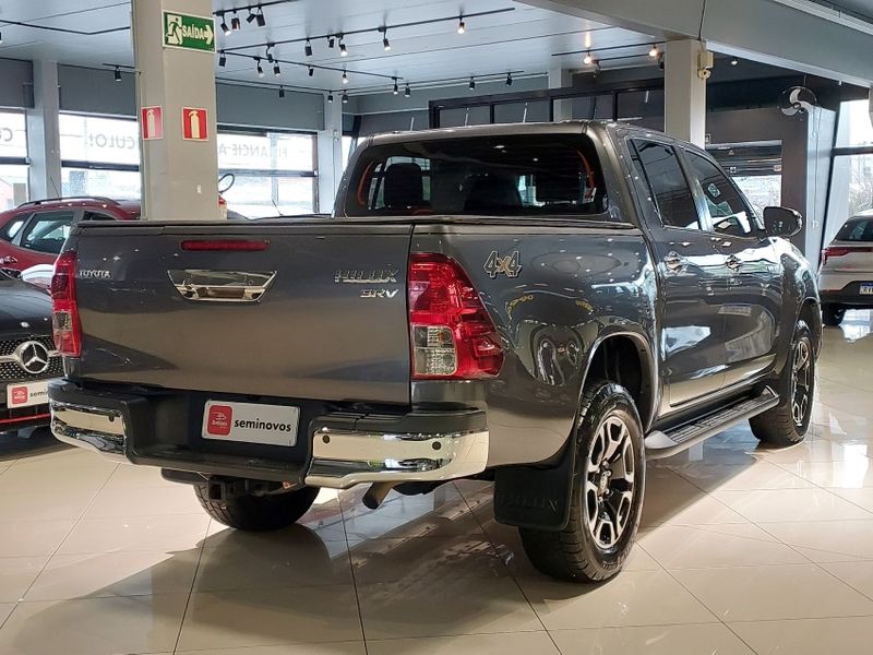Toyota HILUX 2.8 D-4D TURBO DIESEL CD SRV 4X4 AUTOMÁTICO 2021/2021 BETIOLO NOVOS E SEMINOVOS LAJEADO / Carros no Vale