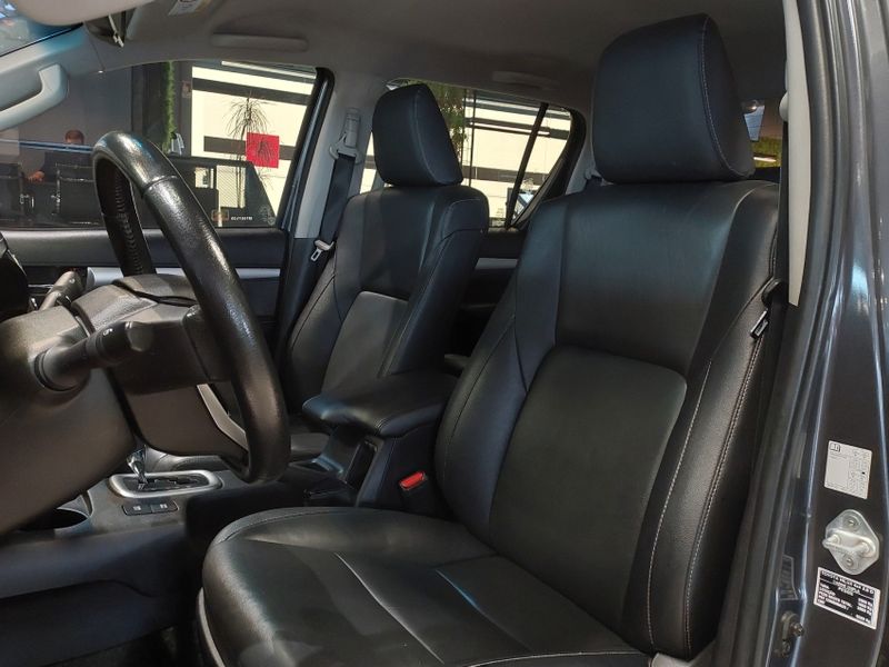 Toyota HILUX 2.8 D-4D TURBO DIESEL CD SRV 4X4 AUTOMÁTICO 2021/2021 BETIOLO NOVOS E SEMINOVOS LAJEADO / Carros no Vale