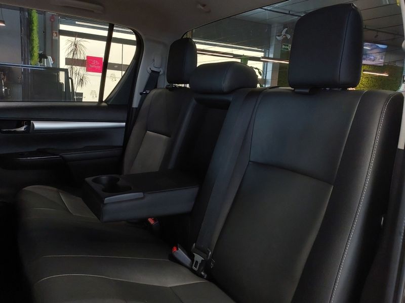 Toyota HILUX 2.8 D-4D TURBO DIESEL CD SRV 4X4 AUTOMÁTICO 2021/2021 BETIOLO NOVOS E SEMINOVOS LAJEADO / Carros no Vale