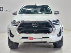 Toyota HILUX 2.8 D-4D TURBO DIESEL CD SRX PLUS 4X4 AUTOMÁTICO 2024/2024 BETIOLO NOVOS E SEMINOVOS LAJEADO / Carros no Vale