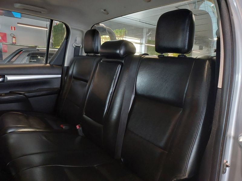 Toyota HILUX 2.8 SR 4X4 CD 16V DIESEL 4P AUTOMÁTICO 2016/2016 BETIOLO NOVOS E SEMINOVOS LAJEADO / Carros no Vale Toyota HILUX 2.8 SR 4X4 CD 16V DIESEL 4P AUTOMÁTICO 2016/2016 BETIOLO NOVOS E SEMINOVOS LAJEADO / Carros no Vale