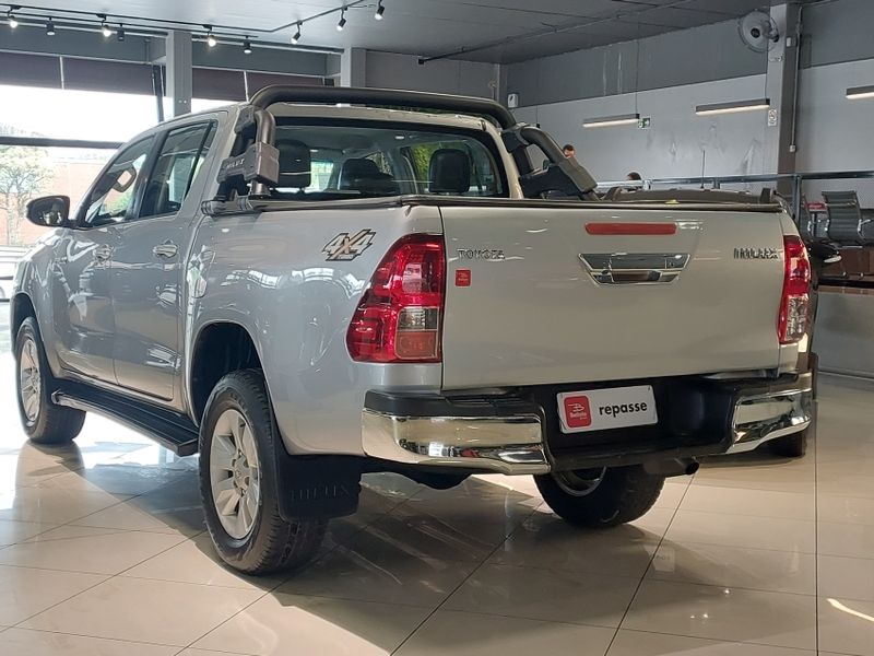 Toyota HILUX 2.8 SR 4X4 CD 16V DIESEL 4P AUTOMÁTICO 2016/2016 BETIOLO NOVOS E SEMINOVOS LAJEADO / Carros no Vale Toyota HILUX 2.8 SR 4X4 CD 16V DIESEL 4P AUTOMÁTICO 2016/2016 BETIOLO NOVOS E SEMINOVOS LAJEADO / Carros no Vale