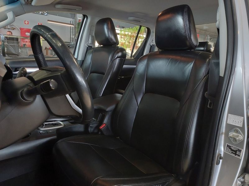 Toyota HILUX 2.8 SR 4X4 CD 16V DIESEL 4P AUTOMÁTICO 2016/2016 BETIOLO NOVOS E SEMINOVOS LAJEADO / Carros no Vale Toyota HILUX 2.8 SR 4X4 CD 16V DIESEL 4P AUTOMÁTICO 2016/2016 BETIOLO NOVOS E SEMINOVOS LAJEADO / Carros no Vale