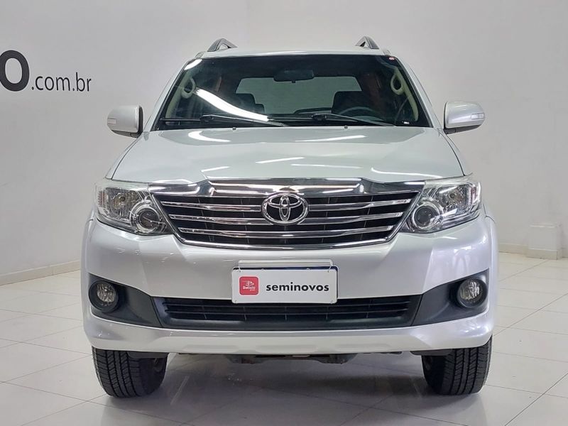 Toyota HILUX SW4 2.7 SR 4X2 16V FLEX 4P AUTOMÁTICO 2014/2014 BETIOLO NOVOS E SEMINOVOS LAJEADO / Carros no Vale Toyota HILUX SW4 2.7 SR 4X2 16V FLEX 4P AUTOMÁTICO 2014/2014 BETIOLO NOVOS E SEMINOVOS LAJEADO / Carros no Vale