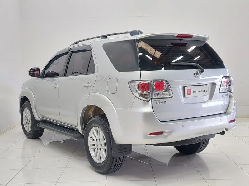 Toyota HILUX SW4 2.7 SR 4X2 16V FLEX 4P AUTOMÁTICO 2014/2014 BETIOLO NOVOS E SEMINOVOS LAJEADO / Carros no Vale Toyota HILUX SW4 2.7 SR 4X2 16V FLEX 4P AUTOMÁTICO 2014/2014 BETIOLO NOVOS E SEMINOVOS LAJEADO / Carros no Vale