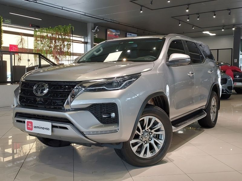 Toyota HILUX SW4 2.8 D-4D TURBO DIESEL SRX 4X4 AUTOMÁTICO 2022/2022 BETIOLO NOVOS E SEMINOVOS LAJEADO / Carros no Vale Toyota HILUX SW4 2.8 D-4D TURBO DIESEL SRX 4X4 AUTOMÁTICO 2022/2022 BETIOLO NOVOS E SEMINOVOS LAJEADO / Carros no Vale