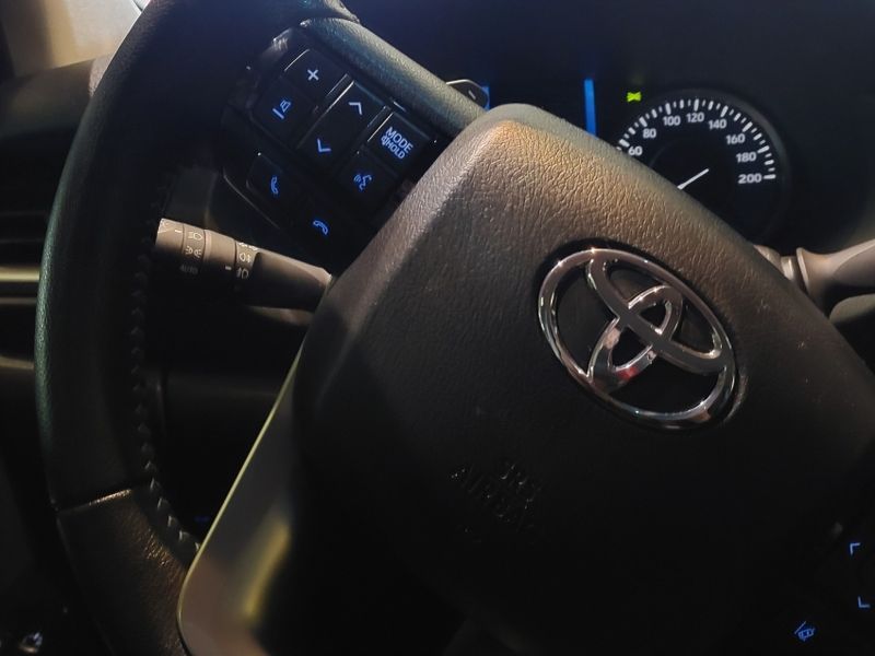 Toyota HILUX SW4 2.8 D-4D TURBO DIESEL SRX 4X4 AUTOMÁTICO 2022/2022 BETIOLO NOVOS E SEMINOVOS LAJEADO / Carros no Vale Toyota HILUX SW4 2.8 D-4D TURBO DIESEL SRX 4X4 AUTOMÁTICO 2022/2022 BETIOLO NOVOS E SEMINOVOS LAJEADO / Carros no Vale