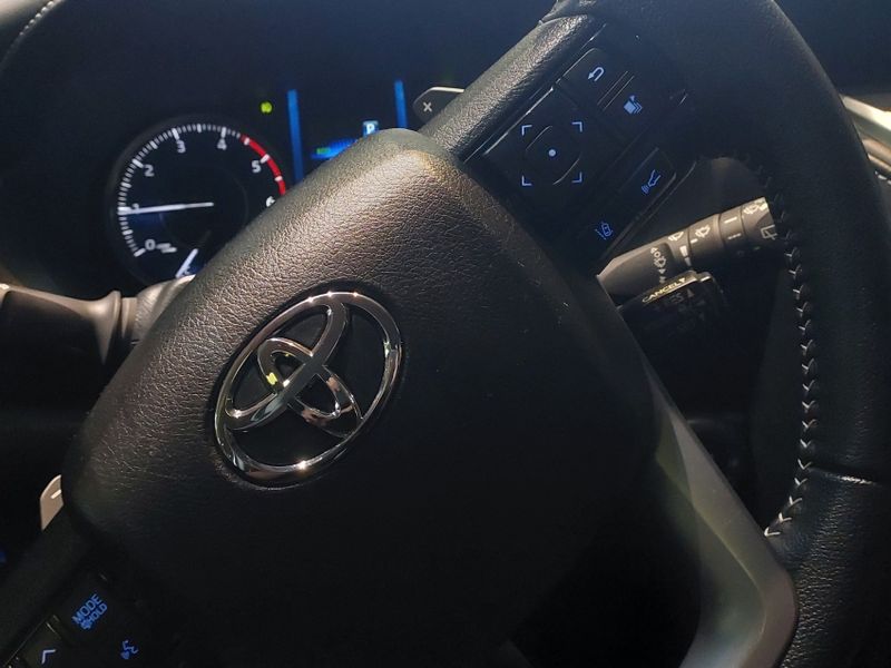 Toyota HILUX SW4 2.8 D-4D TURBO DIESEL SRX 4X4 AUTOMÁTICO 2022/2022 BETIOLO NOVOS E SEMINOVOS LAJEADO / Carros no Vale Toyota HILUX SW4 2.8 D-4D TURBO DIESEL SRX 4X4 AUTOMÁTICO 2022/2022 BETIOLO NOVOS E SEMINOVOS LAJEADO / Carros no Vale