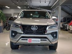 Toyota HILUX SW4 2.8 D-4D TURBO DIESEL SRX 4X4 AUTOMÁTICO 2022/2022 BETIOLO NOVOS E SEMINOVOS LAJEADO / Carros no Vale