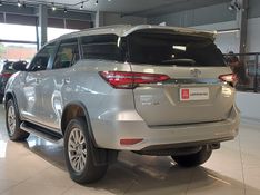 Toyota HILUX SW4 2.8 D-4D TURBO DIESEL SRX 4X4 AUTOMÁTICO 2022/2022 BETIOLO NOVOS E SEMINOVOS LAJEADO / Carros no Vale