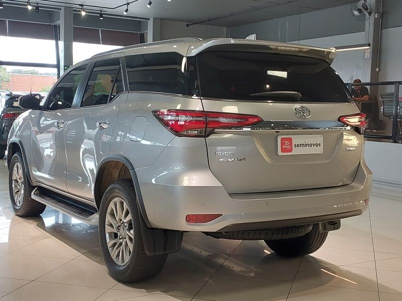 Toyota HILUX SW4 2.8 D-4D TURBO DIESEL SRX 4X4 AUTOMÁTICO 2022/2022 BETIOLO NOVOS E SEMINOVOS LAJEADO / Carros no Vale Toyota HILUX SW4 2.8 D-4D TURBO DIESEL SRX 4X4 AUTOMÁTICO 2022/2022 BETIOLO NOVOS E SEMINOVOS LAJEADO / Carros no Vale