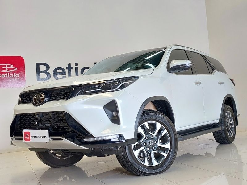 Toyota HILUX SW4 2.8 D-4D TURBO DIESEL SRX PLATINUM 7L 4X4 AUTOMÁTICO 2025/2025 BETIOLO NOVOS E SEMINOVOS LAJEADO / Carros no Vale