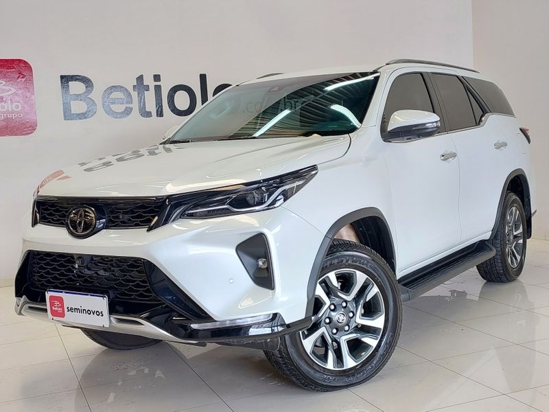 Toyota HILUX SW4 2.8 D-4D TURBO DIESEL SRX PLATINUM 7L 4X4 AUTOMÁTICO 2025/2025 BETIOLO NOVOS E SEMINOVOS LAJEADO / Carros no Vale