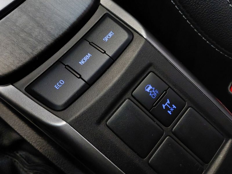 Toyota HILUX SW4 2.8 D-4D TURBO DIESEL SRX PLATINUM 7L 4X4 AUTOMÁTICO 2025/2025 BETIOLO NOVOS E SEMINOVOS LAJEADO / Carros no Vale