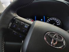 Toyota HILUX SW4 2.8 D-4D TURBO DIESEL SRX PLATINUM 7L 4X4 AUTOMÁTICO 2025/2025 BETIOLO NOVOS E SEMINOVOS LAJEADO / Carros no Vale