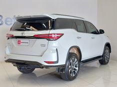 Toyota HILUX SW4 2.8 D-4D TURBO DIESEL SRX PLATINUM 7L 4X4 AUTOMÁTICO 2025/2025 BETIOLO NOVOS E SEMINOVOS LAJEADO / Carros no Vale