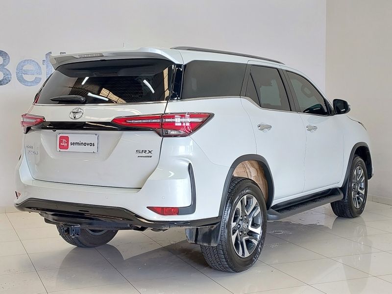 Toyota HILUX SW4 2.8 D-4D TURBO DIESEL SRX PLATINUM 7L 4X4 AUTOMÁTICO 2025/2025 BETIOLO NOVOS E SEMINOVOS LAJEADO / Carros no Vale