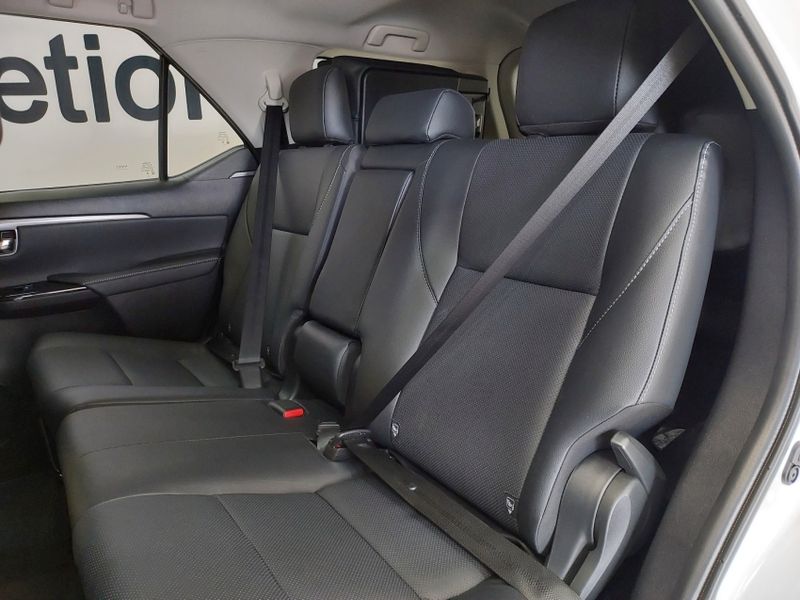 Toyota HILUX SW4 2.8 D-4D TURBO DIESEL SRX PLATINUM 7L 4X4 AUTOMÁTICO 2025/2025 BETIOLO NOVOS E SEMINOVOS LAJEADO / Carros no Vale