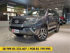 Toyota HILUX SW4 2.8 SRX 4X4 16V TURBO INTERCOOLER DIESEL 4P AUTOMÁTICO 2019/2019 BETIOLO NOVOS E SEMINOVOS LAJEADO / Carros no Vale