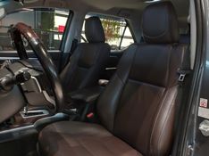 Toyota HILUX SW4 2.8 SRX 4X4 16V TURBO INTERCOOLER DIESEL 4P AUTOMÁTICO 2019/2019 BETIOLO NOVOS E SEMINOVOS LAJEADO / Carros no Vale