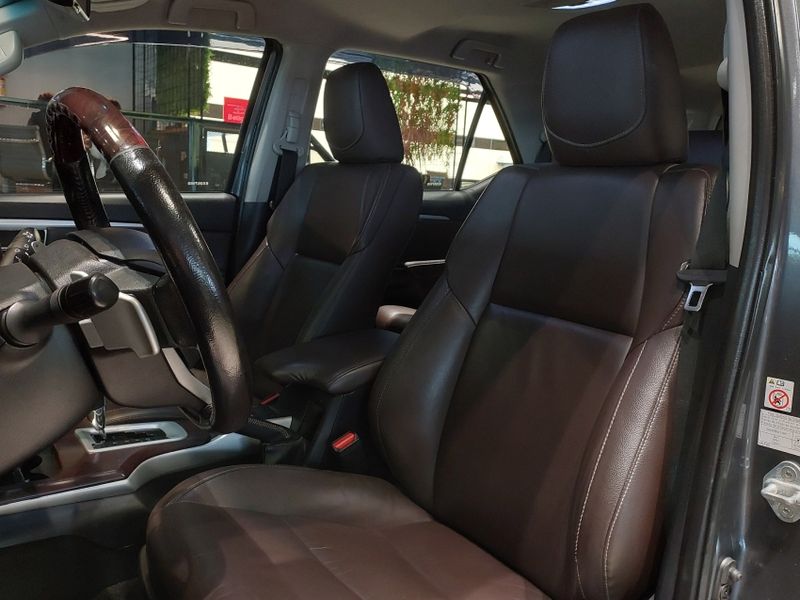 Toyota HILUX SW4 2.8 SRX 4X4 16V TURBO INTERCOOLER DIESEL 4P AUTOMÁTICO 2019/2019 BETIOLO NOVOS E SEMINOVOS LAJEADO / Carros no Vale