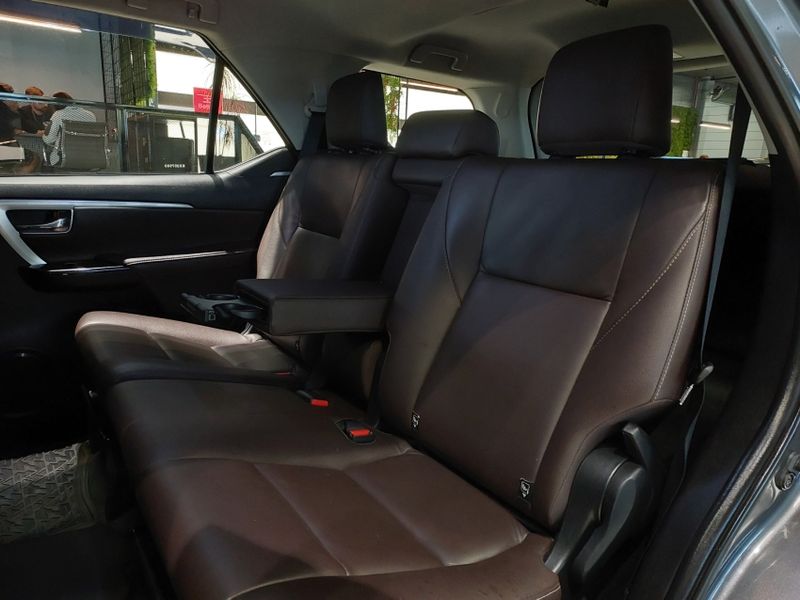 Toyota HILUX SW4 2.8 SRX 4X4 16V TURBO INTERCOOLER DIESEL 4P AUTOMÁTICO 2019/2019 BETIOLO NOVOS E SEMINOVOS LAJEADO / Carros no Vale