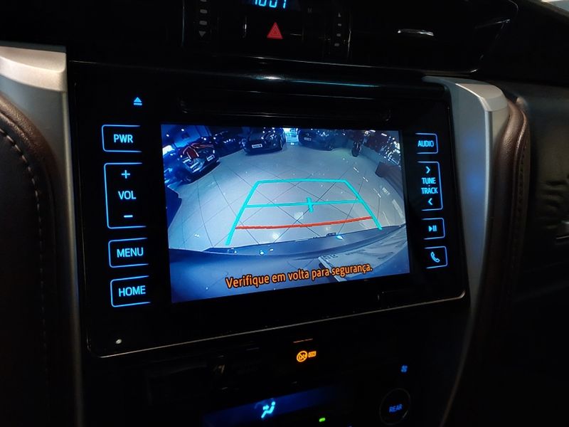 Toyota HILUX SW4 2.8 SRX 4X4 16V TURBO INTERCOOLER DIESEL 4P AUTOMÁTICO 2019/2019 BETIOLO NOVOS E SEMINOVOS LAJEADO / Carros no Vale