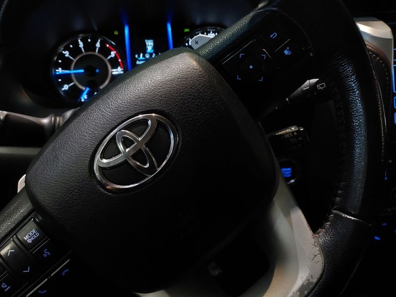 Toyota HILUX SW4 2.8 SRX 4X4 16V TURBO INTERCOOLER DIESEL 4P AUTOMÁTICO 2019/2019 BETIOLO NOVOS E SEMINOVOS LAJEADO / Carros no Vale