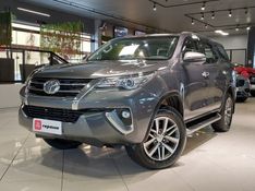 Toyota HILUX SW4 2.8 SRX 4X4 16V TURBO INTERCOOLER DIESEL 4P AUTOMÁTICO 2019/2019 BETIOLO NOVOS E SEMINOVOS LAJEADO / Carros no Vale