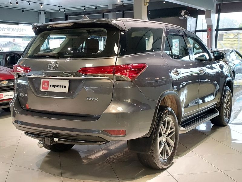 Toyota HILUX SW4 2.8 SRX 4X4 16V TURBO INTERCOOLER DIESEL 4P AUTOMÁTICO 2019/2019 BETIOLO NOVOS E SEMINOVOS LAJEADO / Carros no Vale