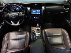 Toyota HILUX SW4 2.8 SRX 4X4 16V TURBO INTERCOOLER DIESEL 4P AUTOMÁTICO 2019/2019 BETIOLO NOVOS E SEMINOVOS LAJEADO / Carros no Vale